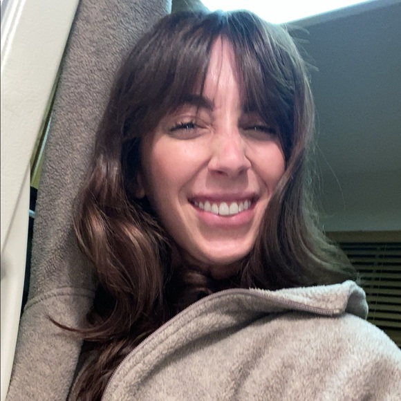 Meet your posher, Ashlee! - Picture 3 of 4